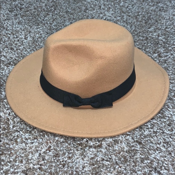 Accessories - NWT tan hat
